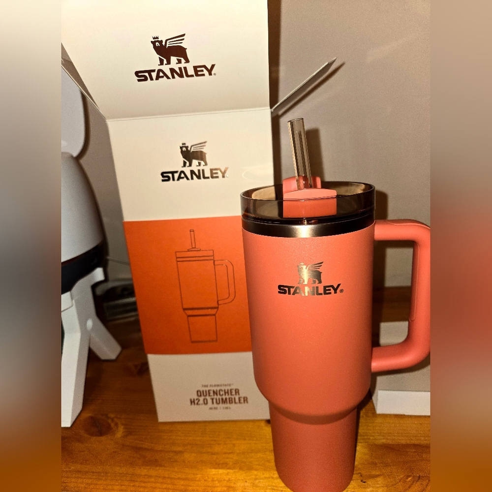 New In Box - Pumpkin Spice Quencher H2.0 Tumbler - 40oz